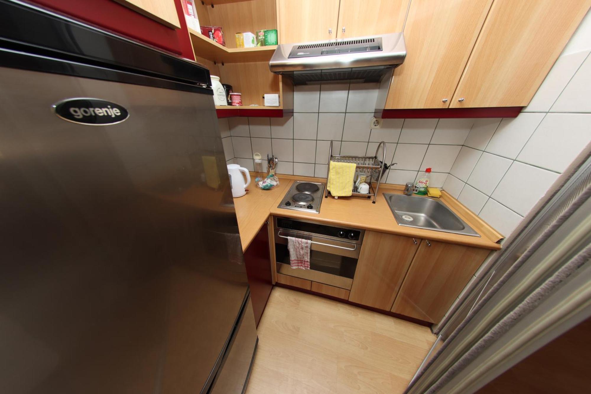 Plaza Apartment *